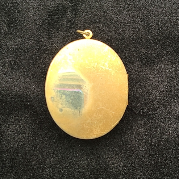 Vintage cameo locket - Picture 2 of 5